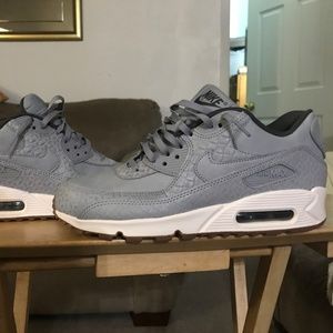 NIKE airmax 90 ( COMPLETELY NEW )